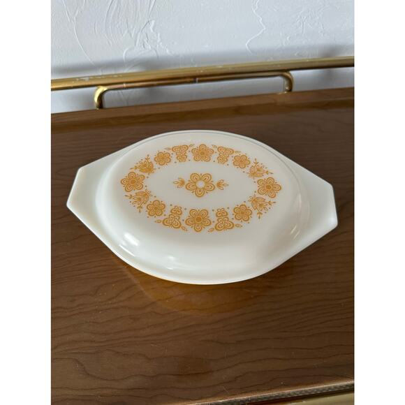 Vintage 1970's Pyrex Butterfly Gold Covered Casserole Dish with LID Collectible - Picture 8 of 9